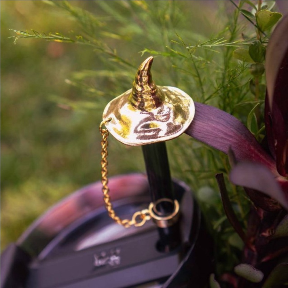 NIB Char Charms Wicked: For Good gold plated Elphaba's Hat Straw Topper - Picture 4 of 9